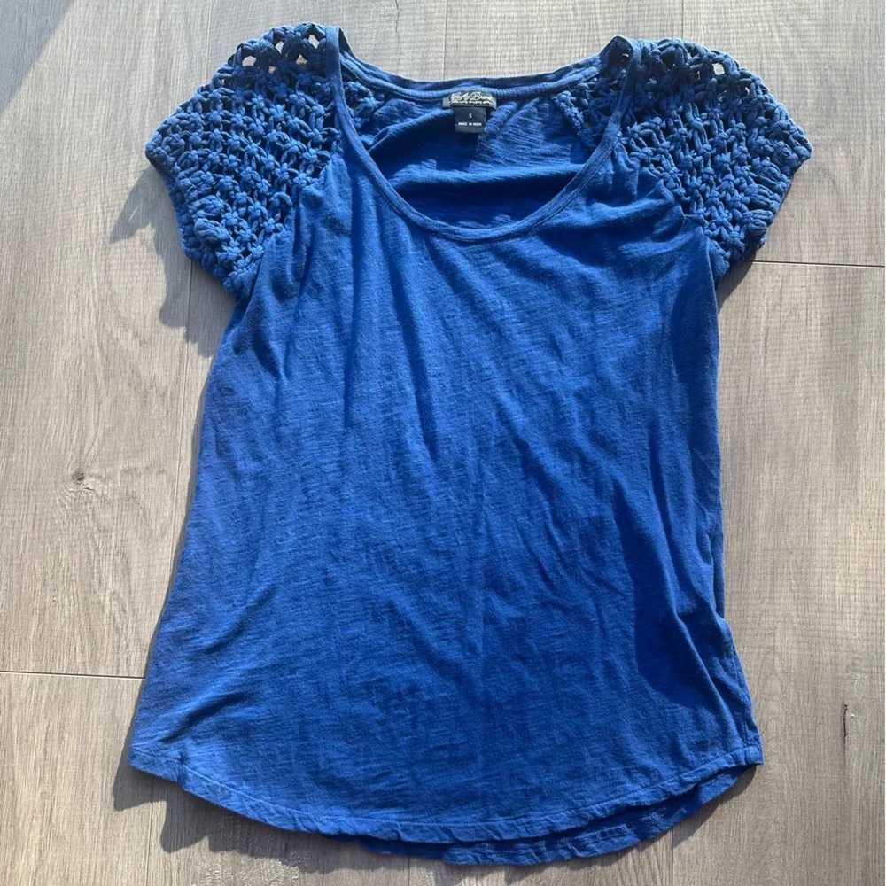 Lucky Brand blue top - size small